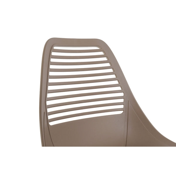 Silla de diseño escandinavo en marrón mate y marrón claro: una elegante combinación de comodidad y estilo