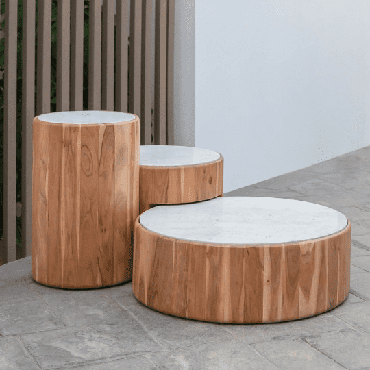 Ensemble de 3 Tables Basses en Acacia Massif Sculpté et Marbre Blanc
