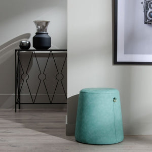 Pouf Design Contemporain Home Decor Cuir Synthétique Bleu Clair Dans un Salon Moderne