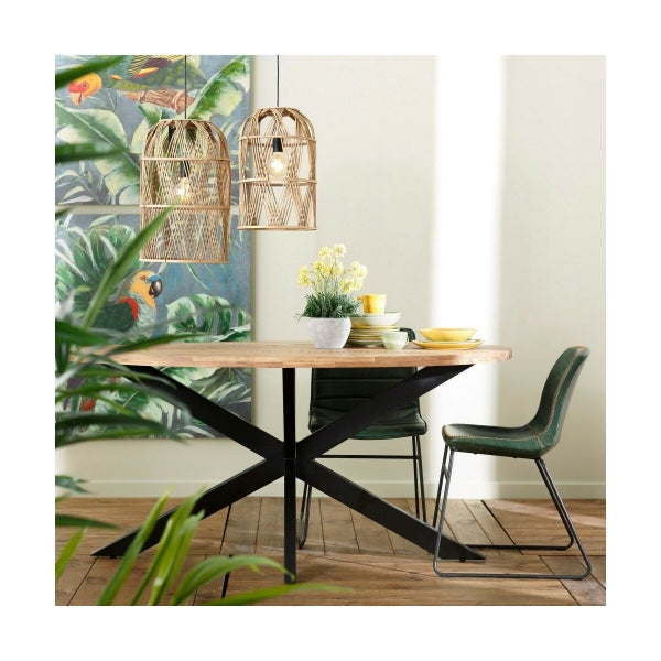 Table de Salle à Manger Ovale Design Loft Bois Massif et Métal Noir dans un salon Tropical
