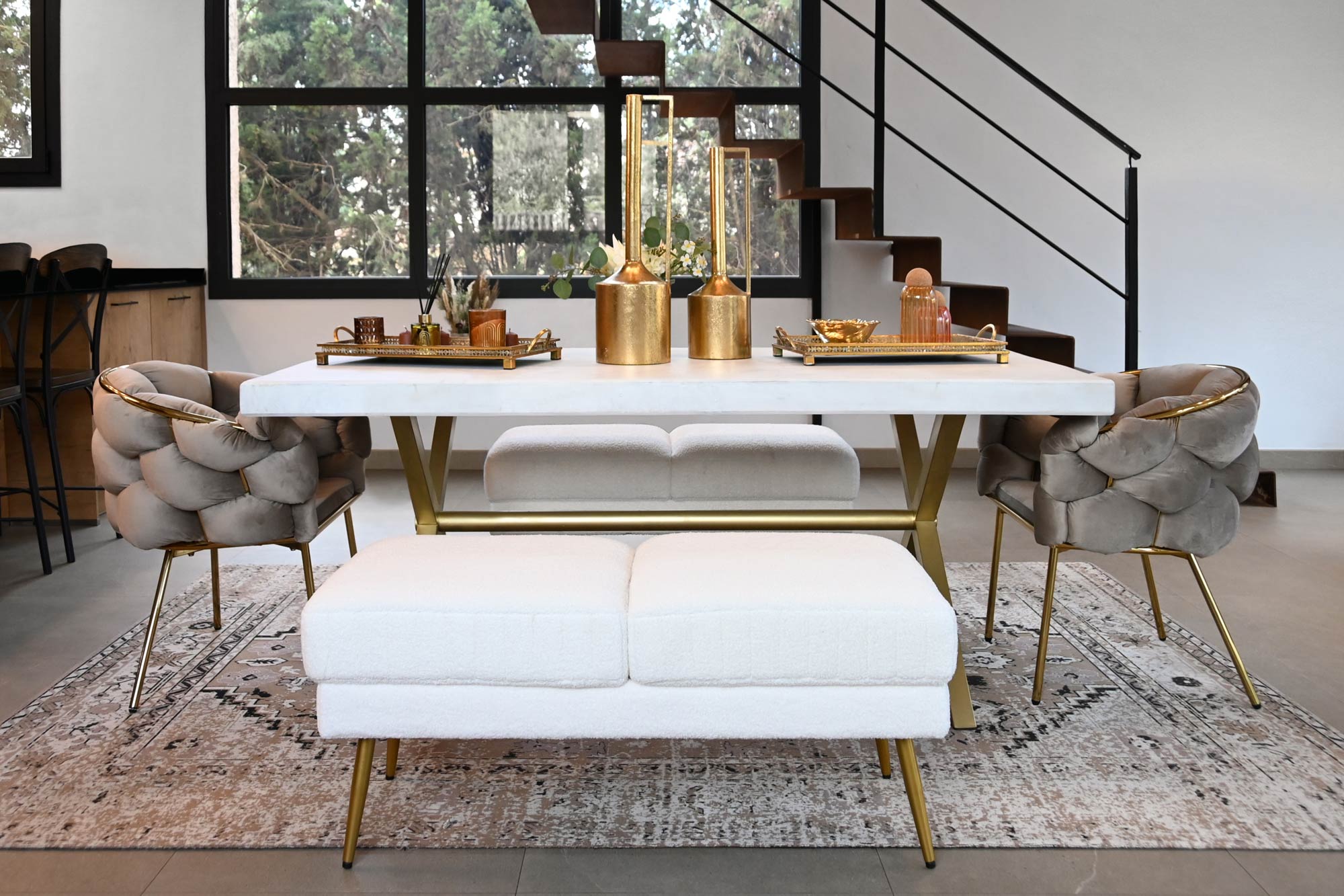 Mesa de comedor contemporánea dorada y blanca Decoración para el hogar Latón y madera de mango 