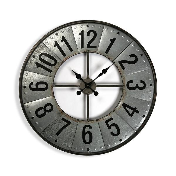 Reloj de pared antiguo de metal